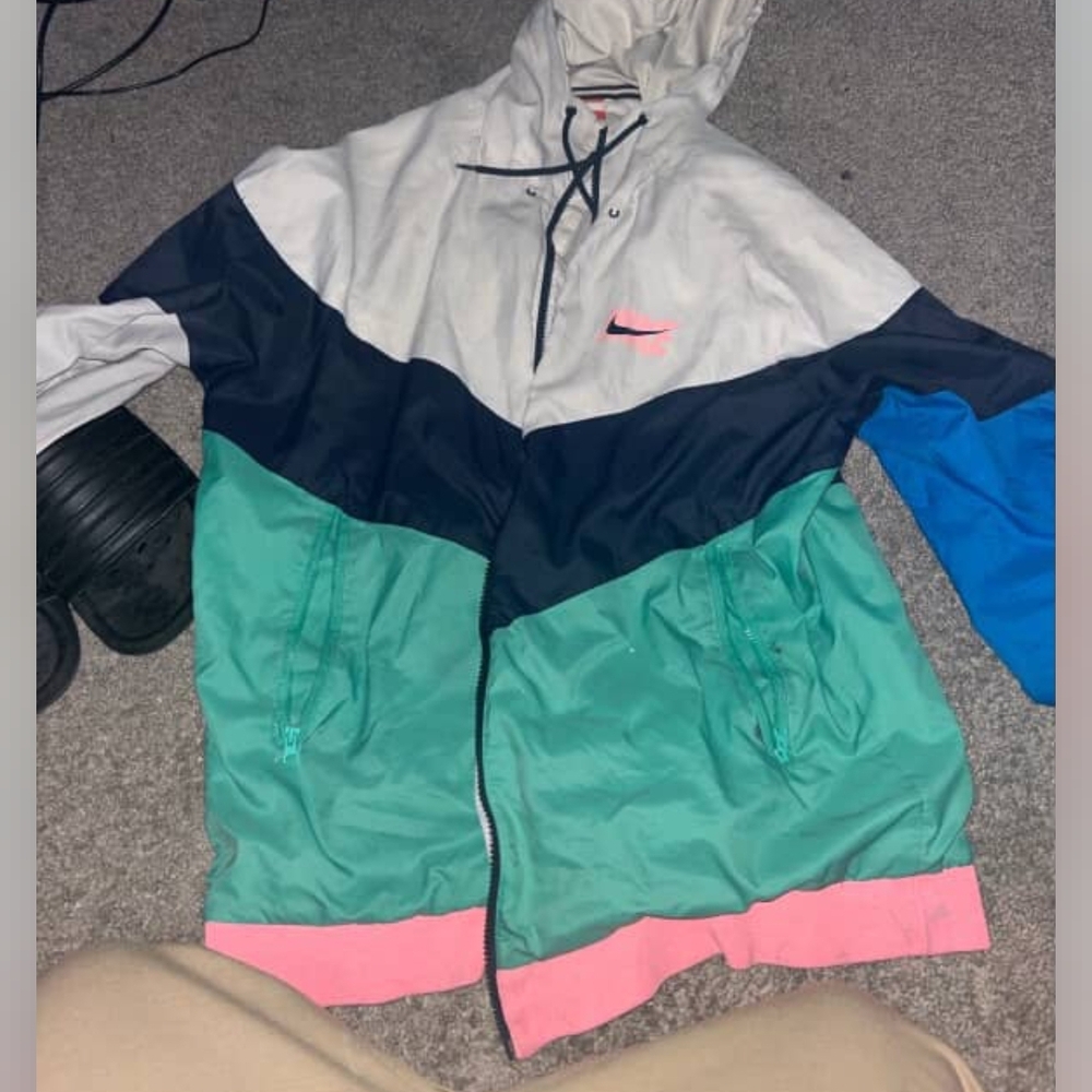 Nike Cream and Black Jacket Size L